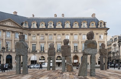 Exhibition view, Place Vend&ocirc;me, Paris - © Mennour