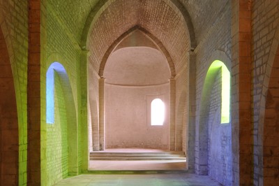 Ann Veronica Janssens -  Chapelle Saint Vincent, Grignan - © Mennour